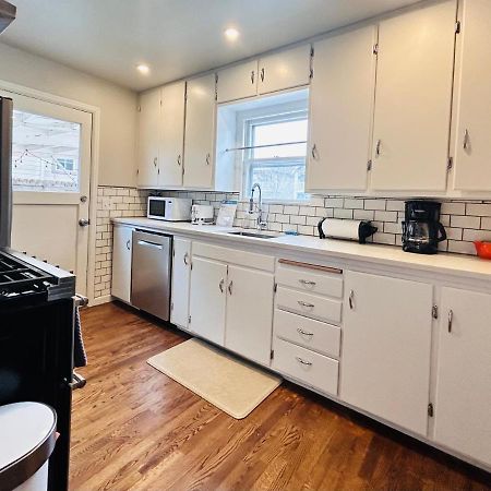 Celebration Chalet! Quant, Cozy, A Few Blocks From Bsu And Close To Downtown Boise, Fireplace, 4 Beds, And Seating For 6 Pets Welcome! Exterior photo