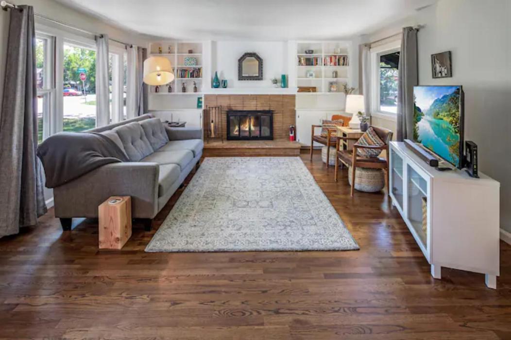 Celebration Chalet! Quant, Cozy, A Few Blocks From Bsu And Close To Downtown Boise, Fireplace, 4 Beds, And Seating For 6 Pets Welcome! Exterior photo