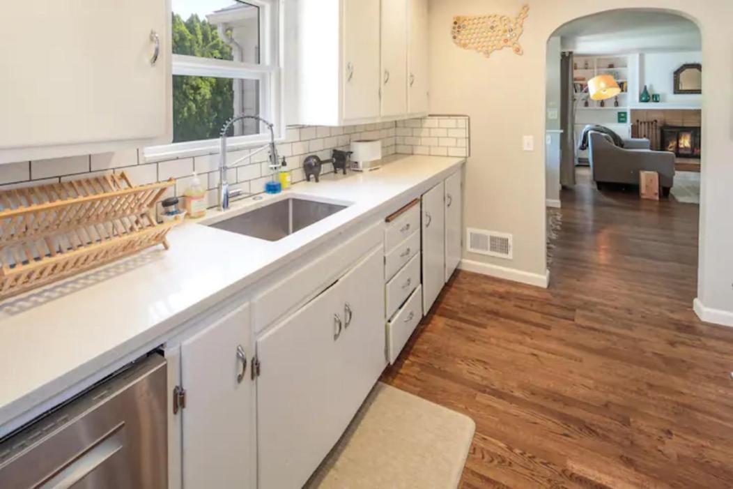 Celebration Chalet! Quant, Cozy, A Few Blocks From Bsu And Close To Downtown Boise, Fireplace, 4 Beds, And Seating For 6 Pets Welcome! Exterior photo