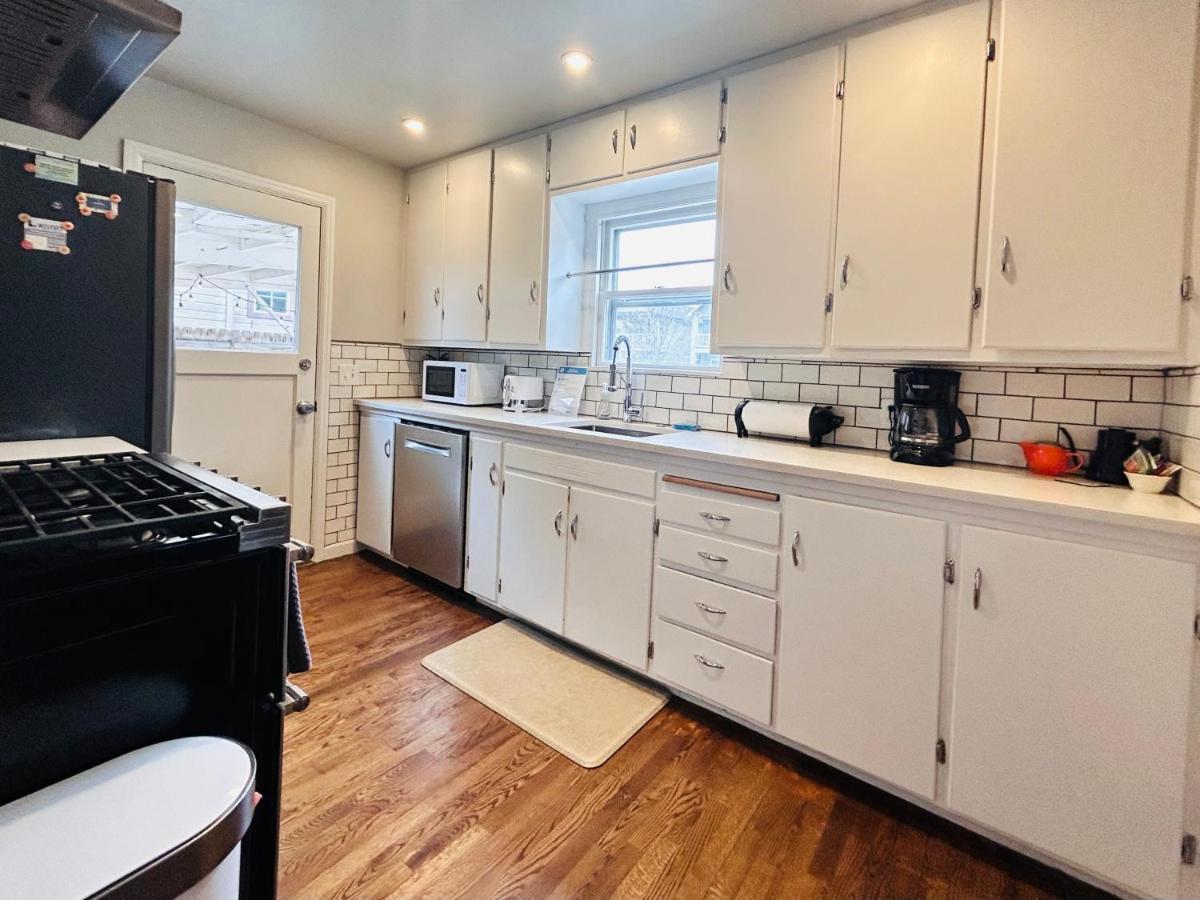 Celebration Chalet! Quant, Cozy, A Few Blocks From Bsu And Close To Downtown Boise, Fireplace, 4 Beds, And Seating For 6 Pets Welcome! Exterior photo